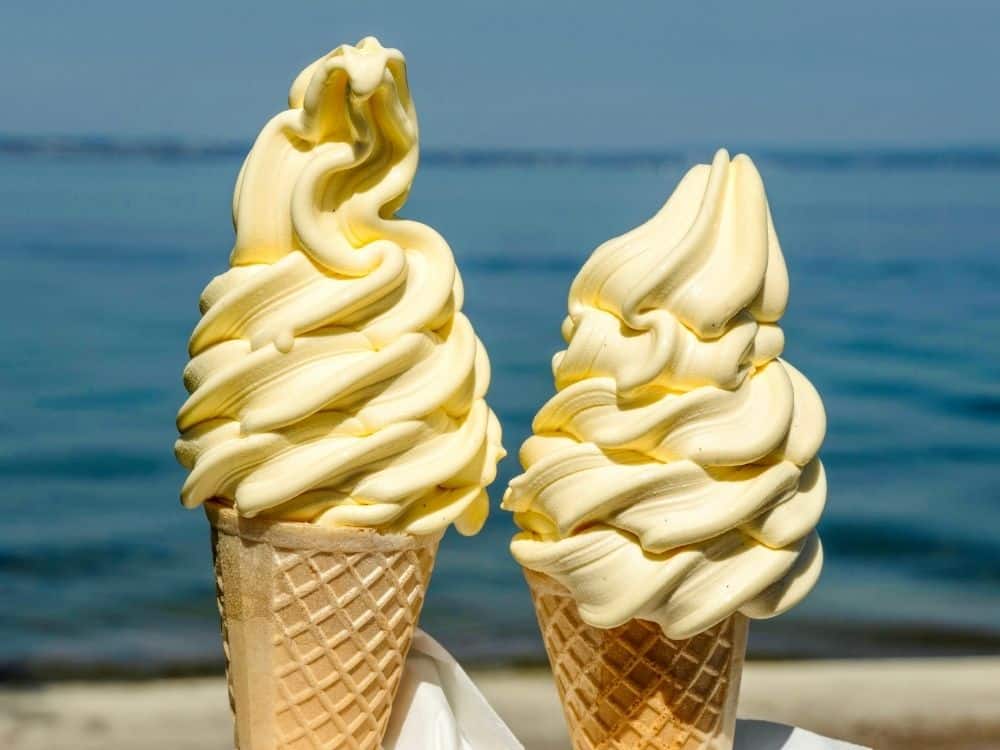 Glace au bord de mer