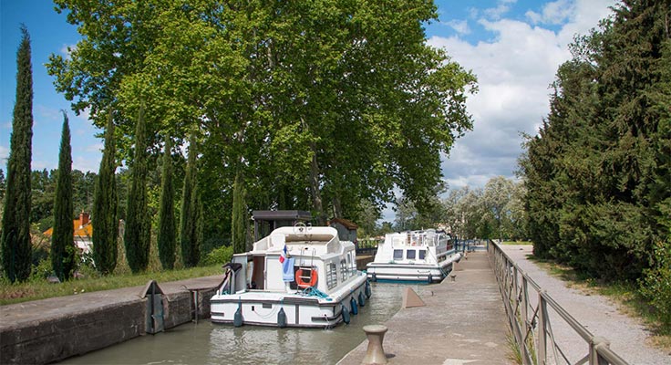 Ecluse sur le canal &agrave; B&eacute;ziers