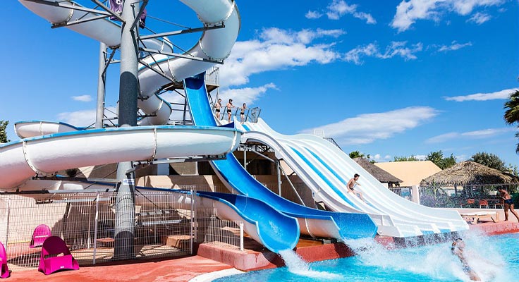 Toboggans du parc aquatique du camping &agrave; Valras-Plage