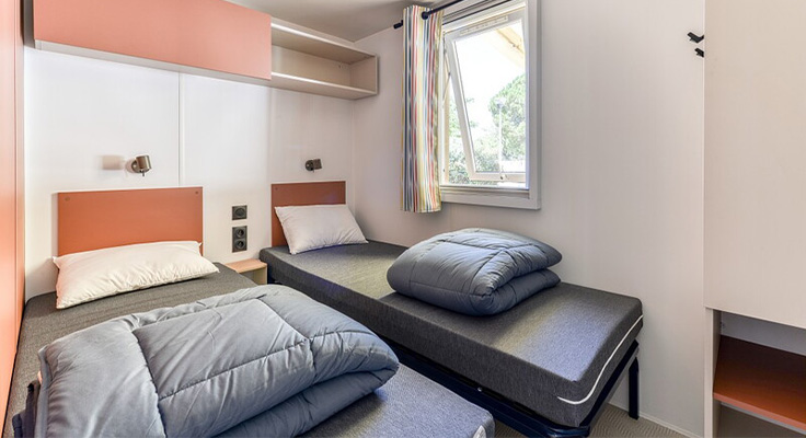 Chambre lits simples mobil-home Comfort
