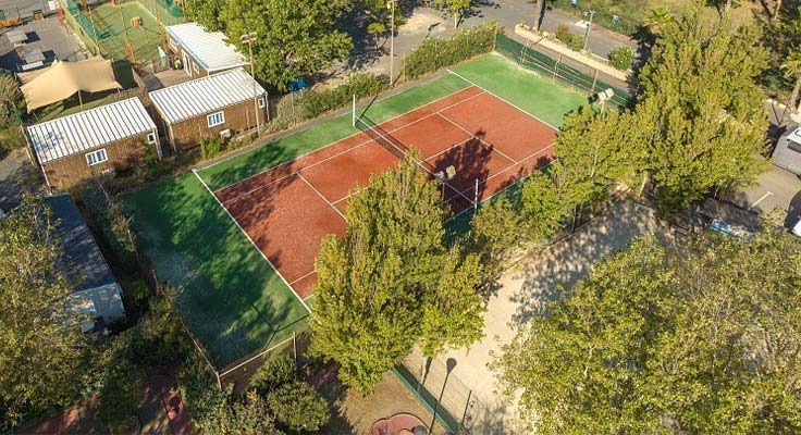 Terrain de tennis du camping La Plage et le Bord de Mer &agrave; Valras